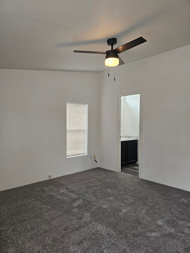 Building Photo - 3078 Rainbow Lake Dr