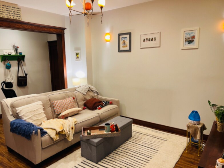 Building Photo - 2120 W Warner Ave