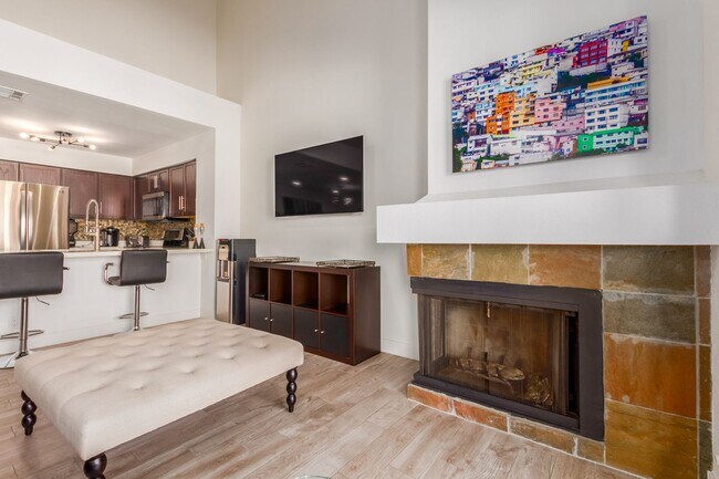 Building Photo - Two bedroom condo
