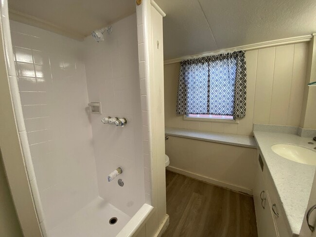 Building Photo - 3715 Sierra Dr