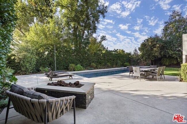 Building Photo - 23057 Sylvan St