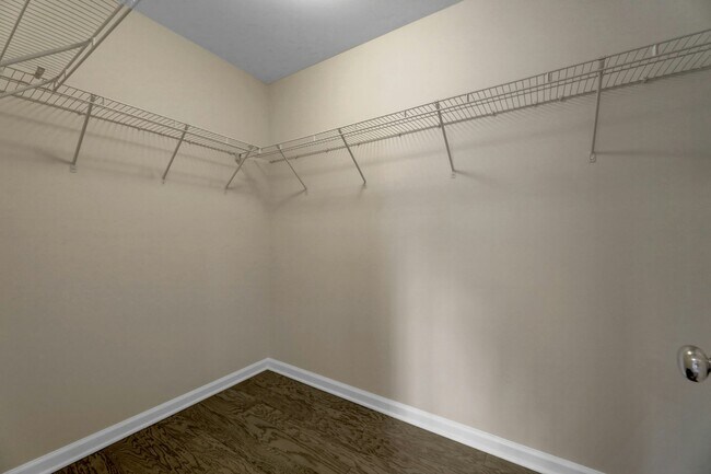 Building Photo - 704 Cottonwood Ct