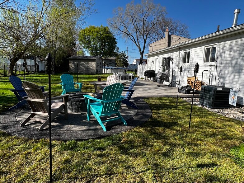 Building Photo - 9768 Lincoln Ct