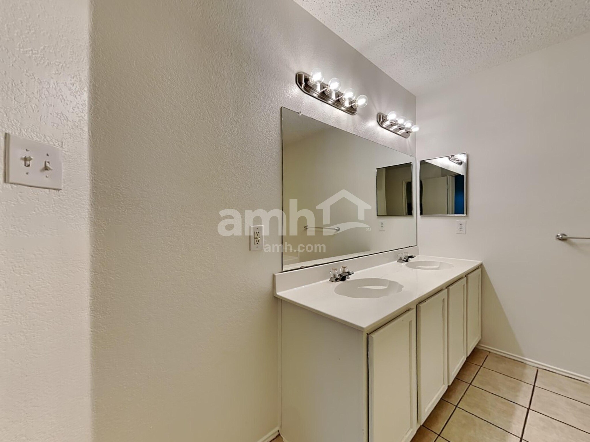 Building Photo - 4105 Hunters Creek Dr