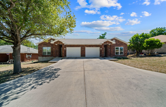 Building Photo - 521 Clearfield Dr