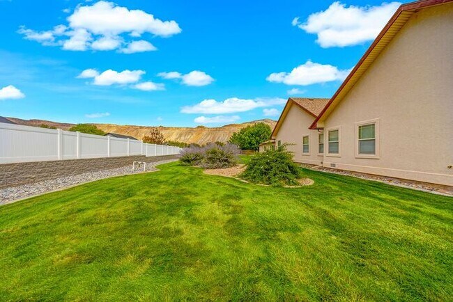 Building Photo - Palisade Home In Established Neighborhood