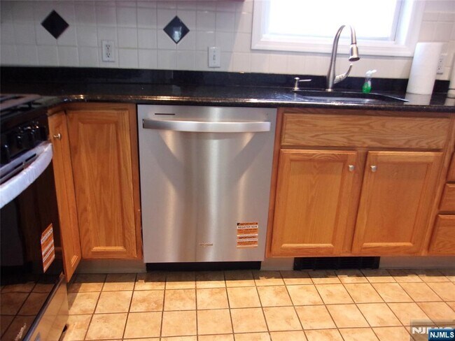 Building Photo - 1 Hawthorne Ave