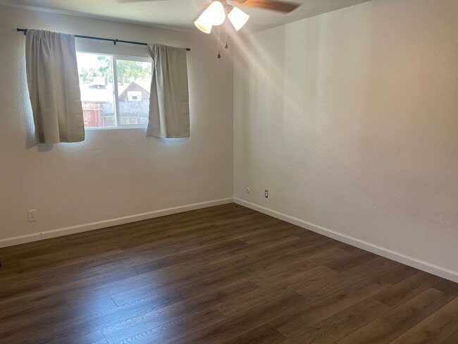 Building Photo - **** MOVE IN SPECIAL-FREE FIRST MONTH RENT...