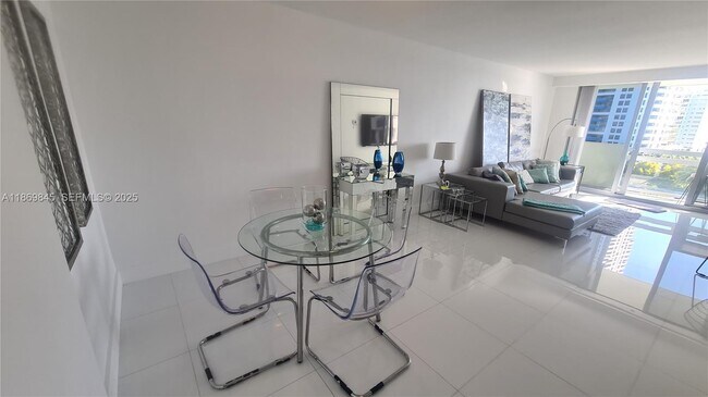 Building Photo - 1500 Bay Rd