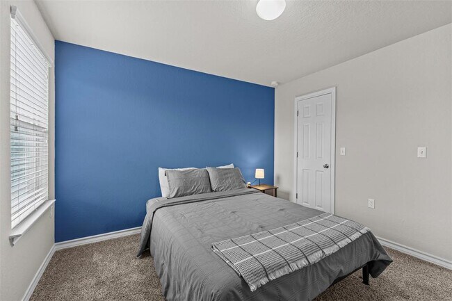 Building Photo - 11804 Saddle Rock Dr