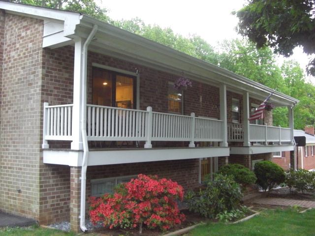 Building Photo - 1016 Lakeview Dr