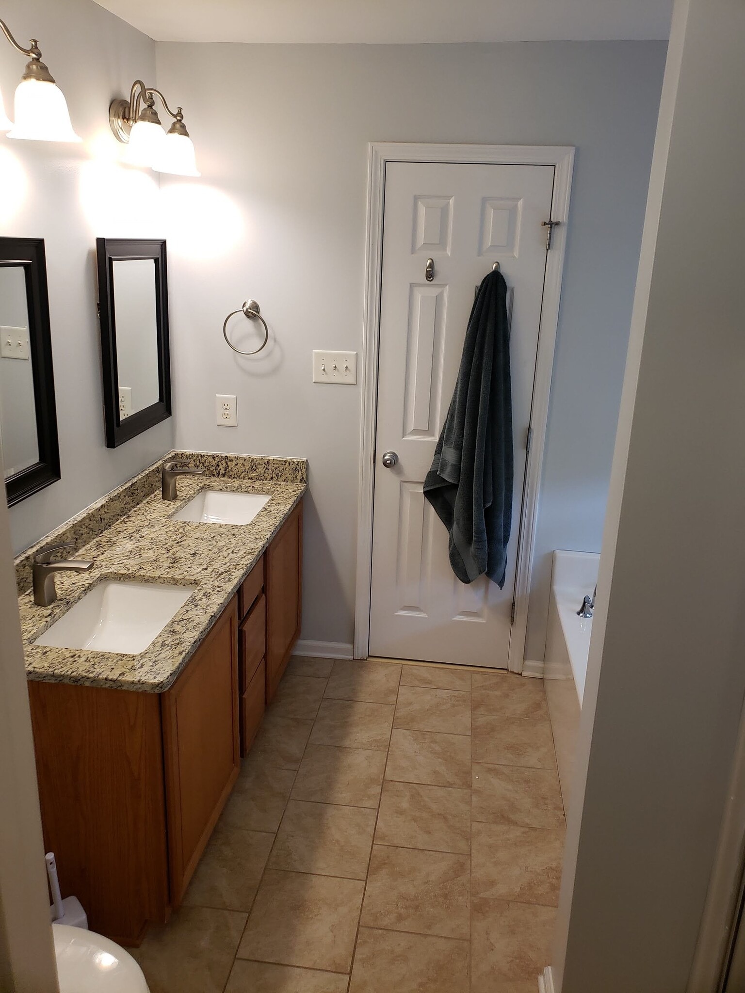 master bath - 4605 Landover Dale Dr