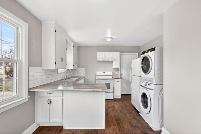 Building Photo - Newly Renovated Single-Family Home!