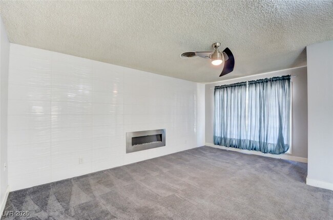 Building Photo - 1056 E Oakey Blvd