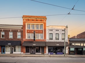 Building Photo - Completely Renovated Downtown Memphis Loft with Rooftop Skyline Views.