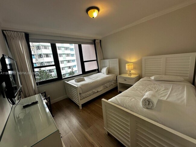 Building Photo - 5225 Collins Ave