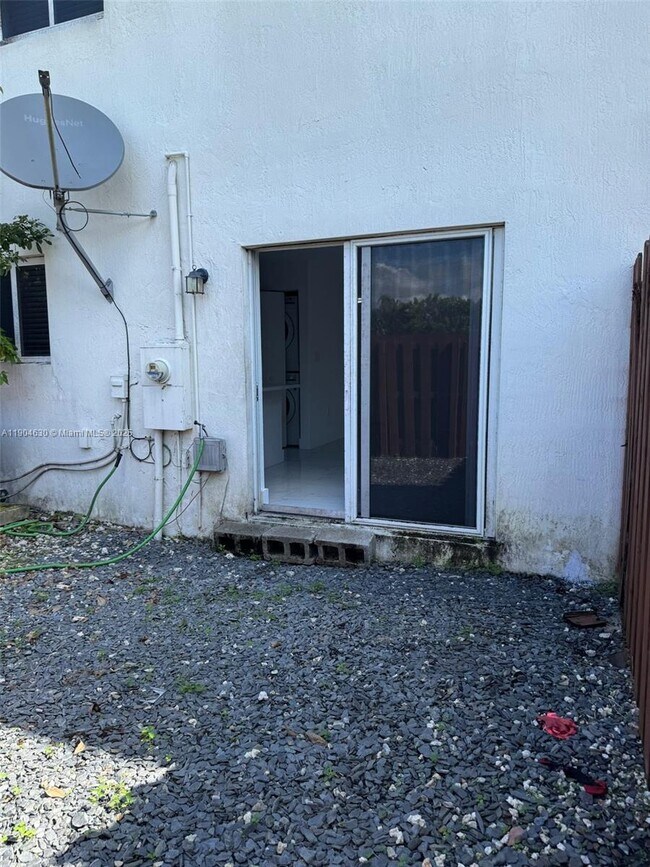 Building Photo - 618 SW 2nd Pl