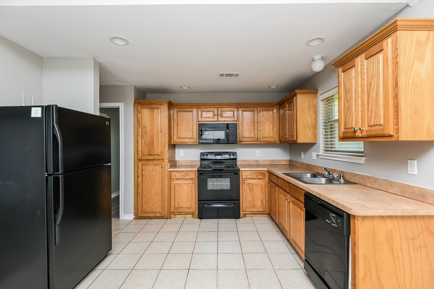 Building Photo - 409 Partridge Cir