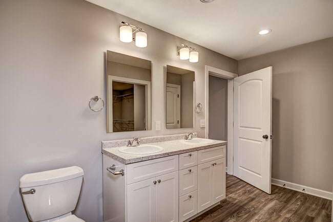 Building Photo - 3 Bedroom Town Home
