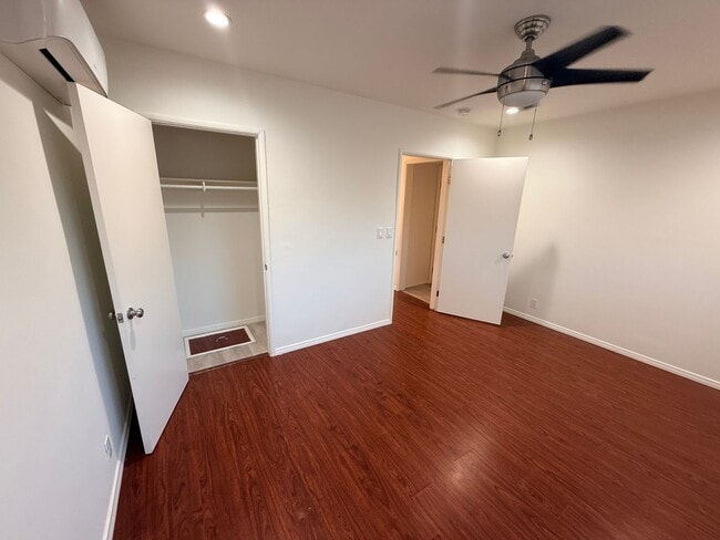 Building Photo - Three bedroom home in Long Beach available to rent now!