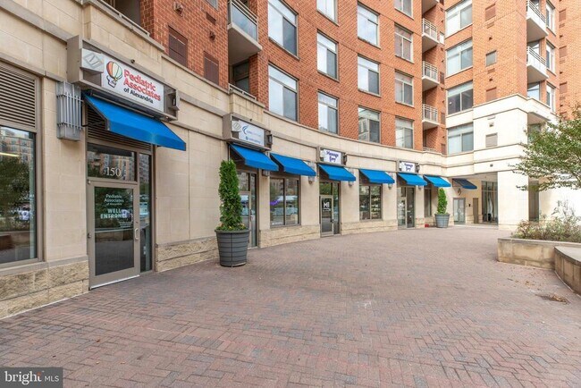 Building Photo - 3600 S Glebe Rd