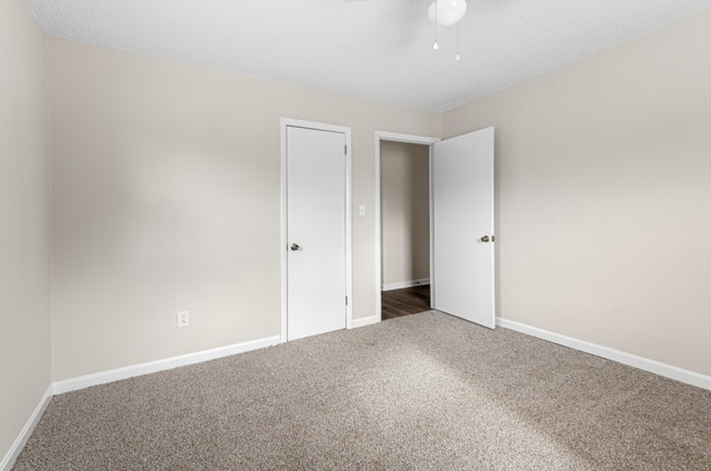 Building Photo - Adorable 2 BR duplex in the heart of Mboro!