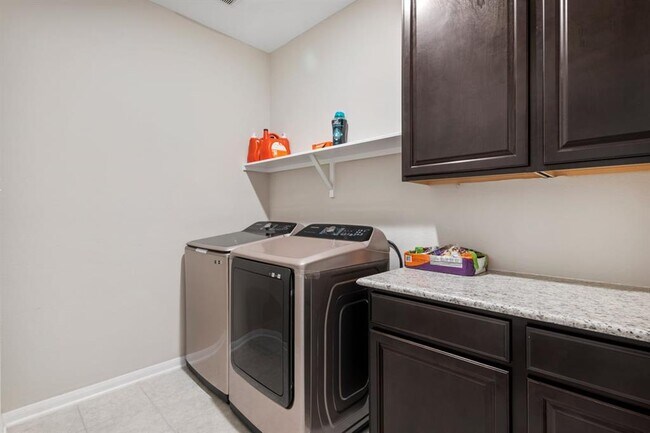 Building Photo - 113 Copper Lily Dr