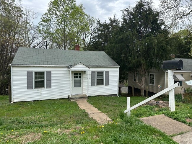 Building Photo - 2 Bedroom House Near University of Lynchburg