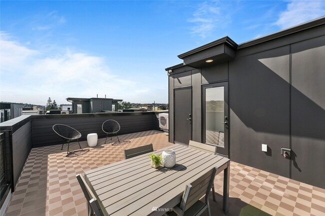 Building Photo - 3bd/1.75ba Seattle Townhome