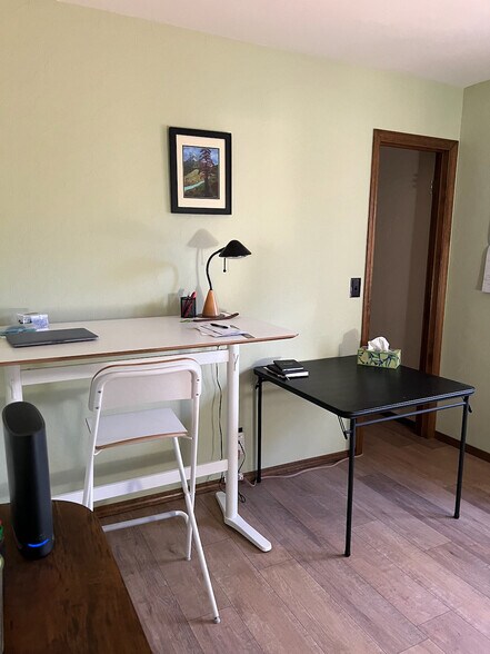 Office/Small bedroom - 1926 White Cloud Ln