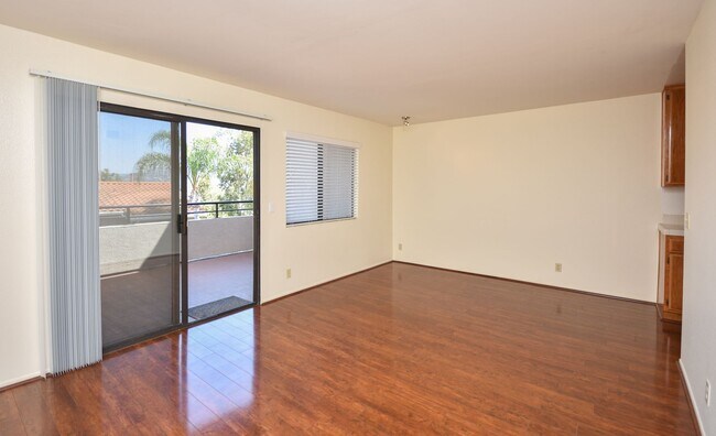 Building Photo - Beautiful Escondido Townhouse with beautiful View!