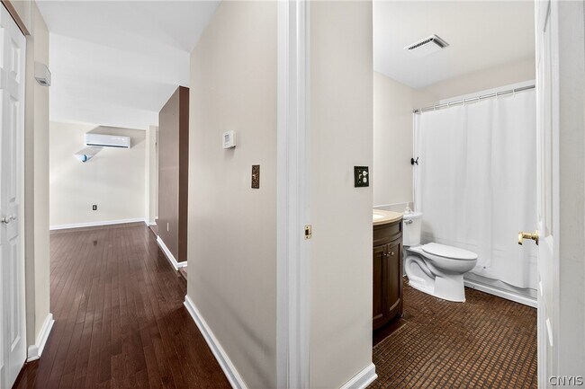 Building Photo - 8237 Mantova Dr