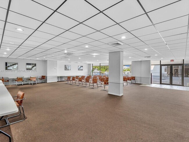 Building Photo - 10000 W Bay Harbor Dr