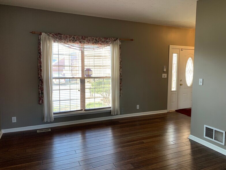 Building Photo - 4201 Bridlepath Pl