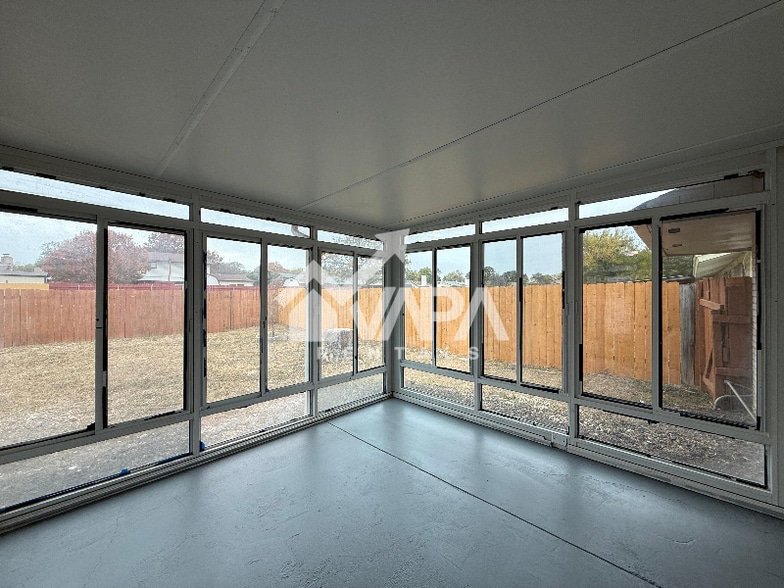 Building Photo - 7403 Castle Crown Dr