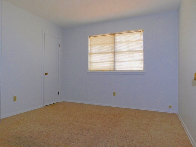 Building Photo - Charming 3-Bedroom Home with Spacious Layo...