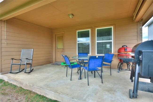 Building Photo - 8072 Bassano Dr