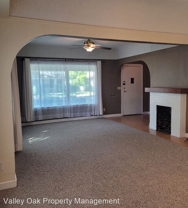 Building Photo - 2 br, 1 bath House - 301 N. Broadway