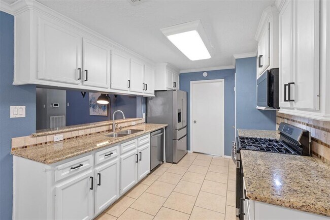 Building Photo - 5842 Silver Frst Dr