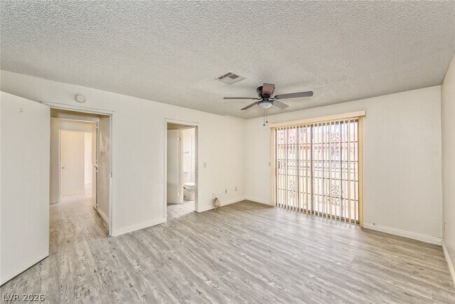 Building Photo - 2080 E Karen Ave