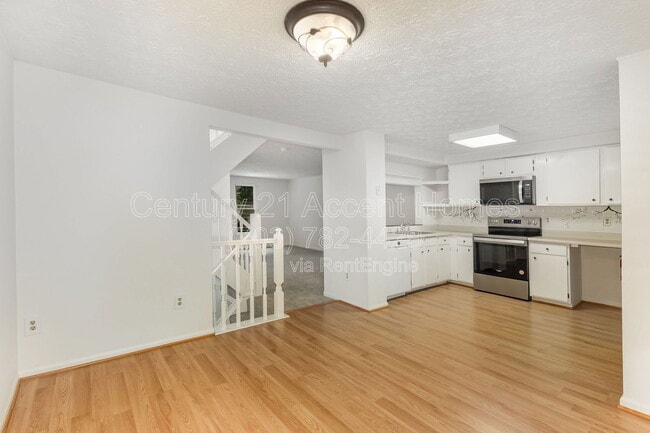 Building Photo - 9086 Tiffany Park Ct