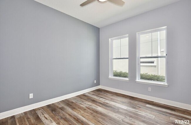 Building Photo - Gorgeous 3/2 Spacious Home with a Fenced Backyard and a Detached 2 Car Garage in the Desirable La...