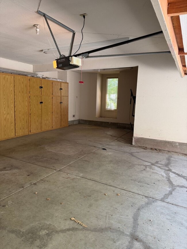 Building Photo - 742 Liquidamber Pl