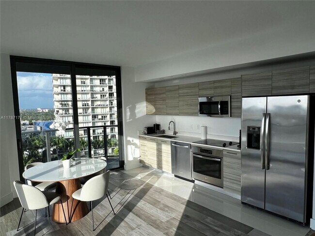 Building Photo - 121 NE 34th St