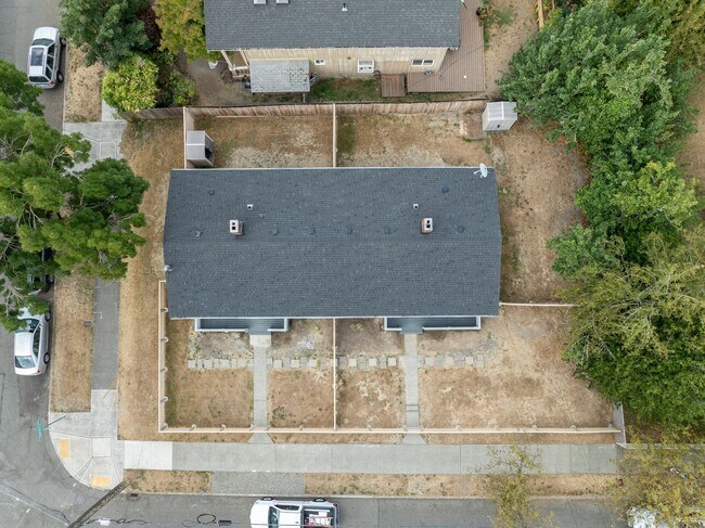 Building Photo - 723 29th Ave S