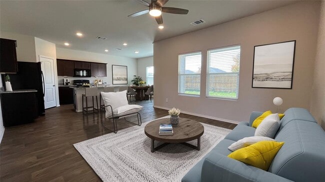 Primary Photo - 112 Skipping Stone Ln