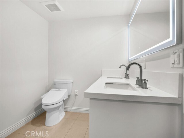 Building Photo - 1598 Long BCH