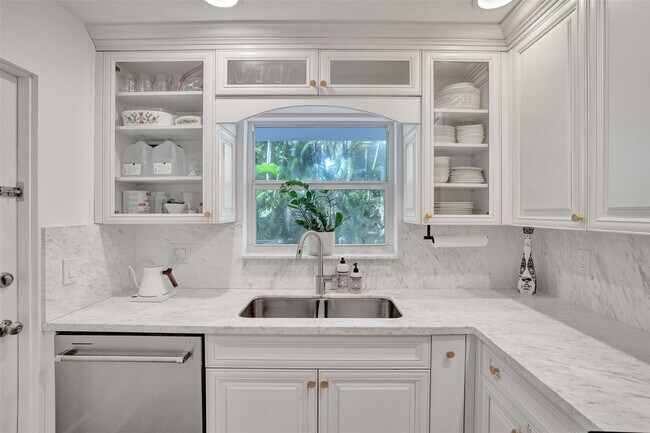 Building Photo - 2501 S Ocean Blvd