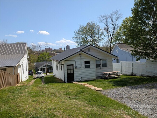 Building Photo - 28 Woodrow Ave