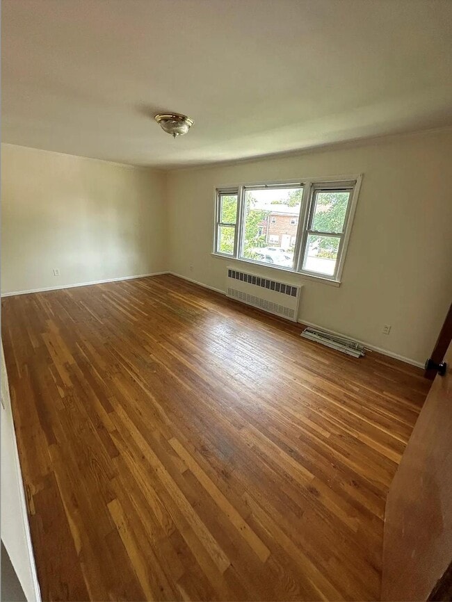 Building Photo - 137 Nassau Blvd